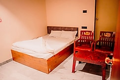 Gajraj Lodging and bar, Khuldabad