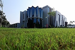 Marino Waterpark & Resort, Mampur Bana