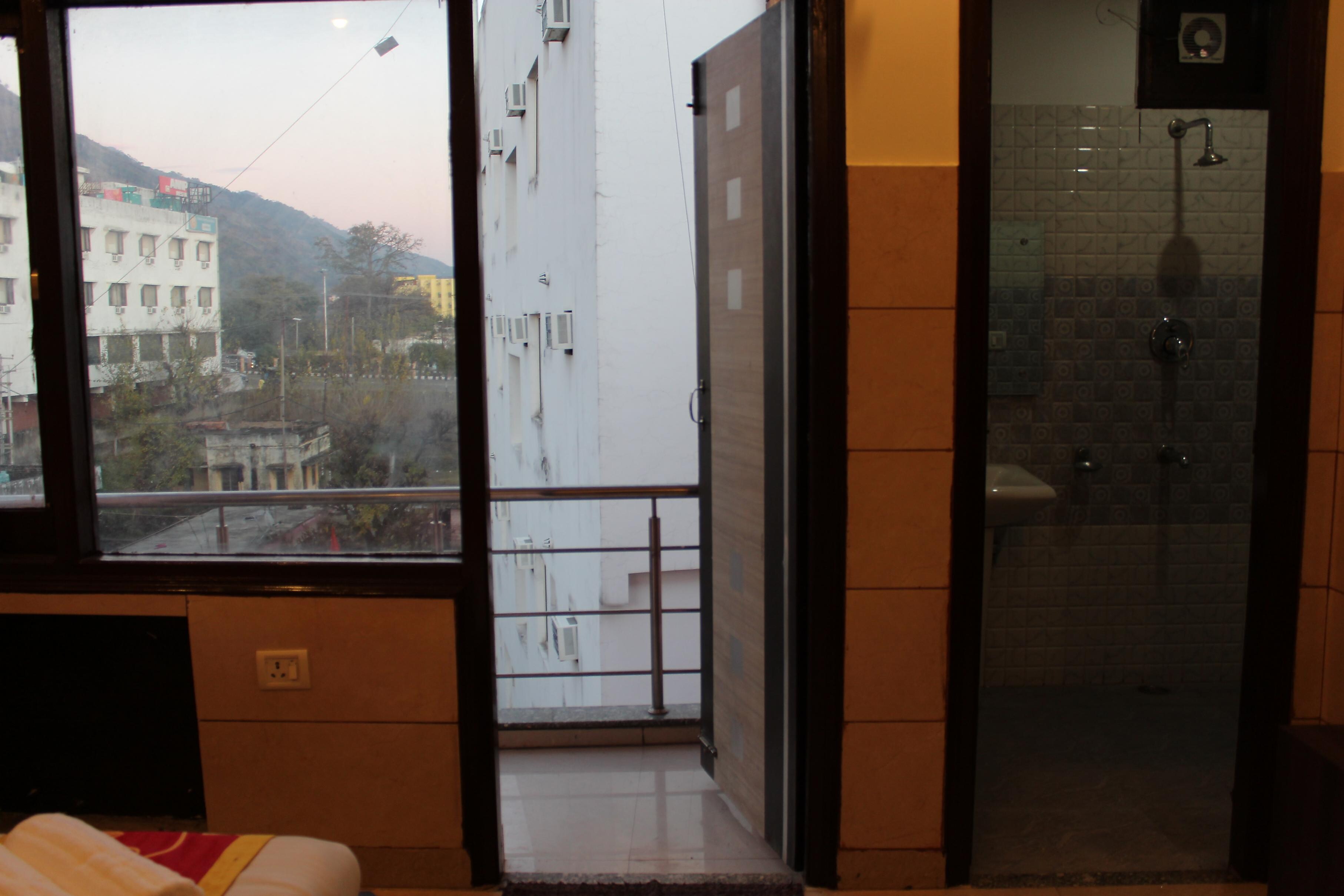 Trimrooms JMC Katra - Tap to explore photos