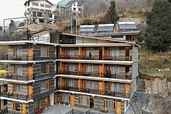 Hotel Ireland, Manali