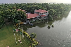 Neel Farm And Resort, Savner