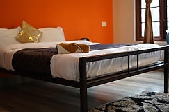 Carmelstay, Aritar