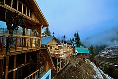 Fika Homes and Hostel Gadagushani, Jibhi