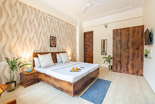 Homlee-Jumbo 1BHK-2 ACs- Parking-Lift-Tapovan
