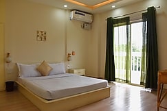 Citrine Hotel - 10 minutes from Railway Station