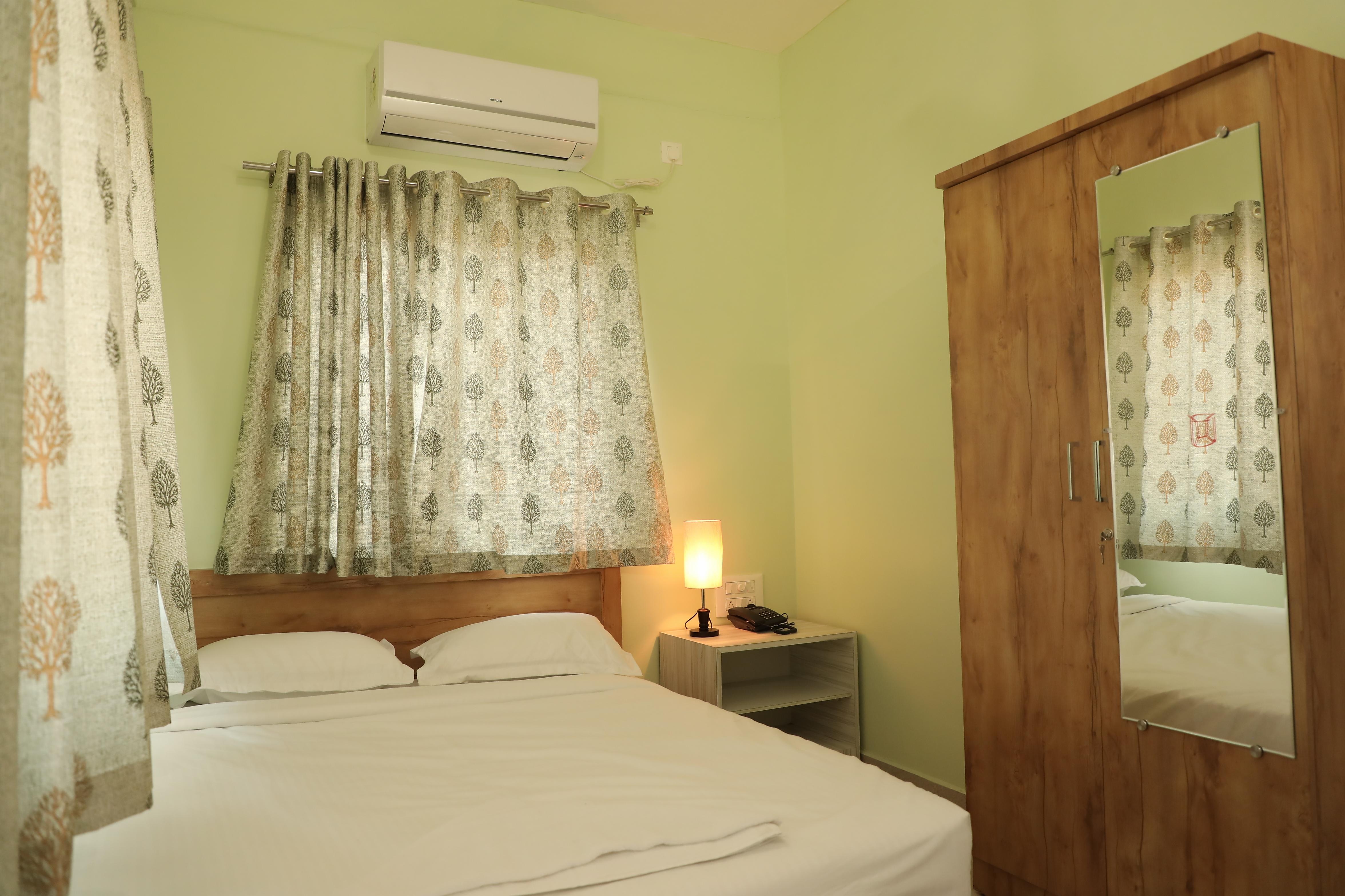 Sai Inn Lodging - Tap to explore photos