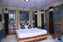 Pine Wood Cottages and Spa, Shimla
