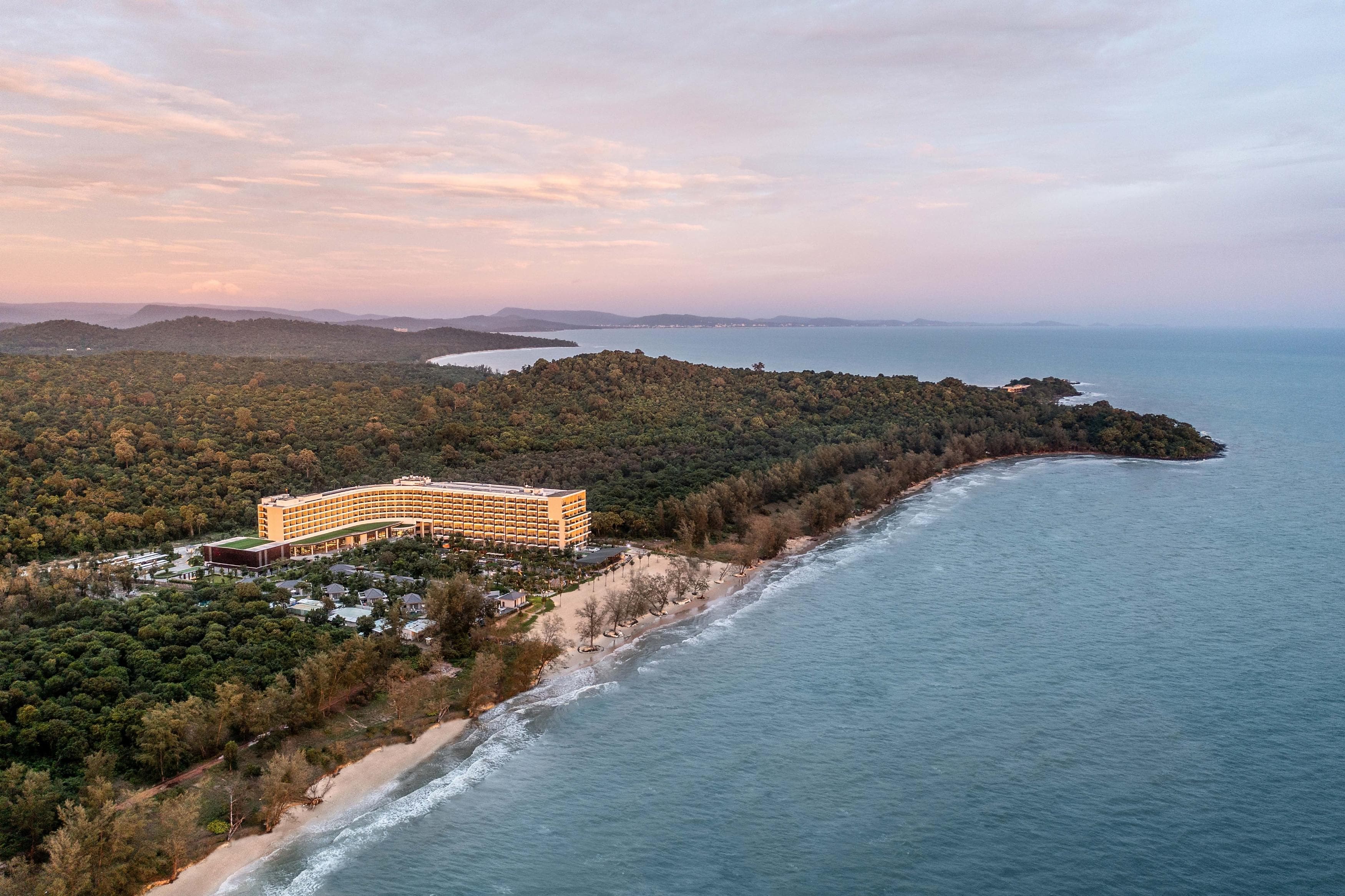 Crowne Plaza Phu Quoc Starbay by IHG 𝗕𝗢𝗢𝗞 Phu Quoc Resort 𝘄𝗶𝘁𝗵 𝗙𝗥𝗘𝗘 ...