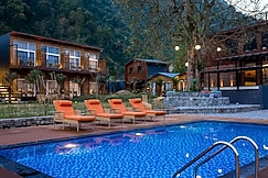 juSTa Rasa Retreat & Spa (Closest Luxury Resort to Neelkanth Temple), Rishikesh