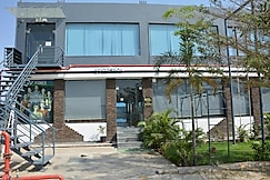 ALOKA CLUB AND RESORT, Gandhinagar