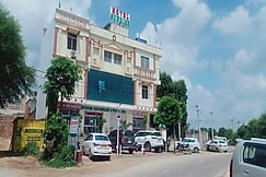 Hotel sunrise, Khatu