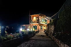 Jaadooghar Hisalu Stays, Mukteshwar, Mukteshwar