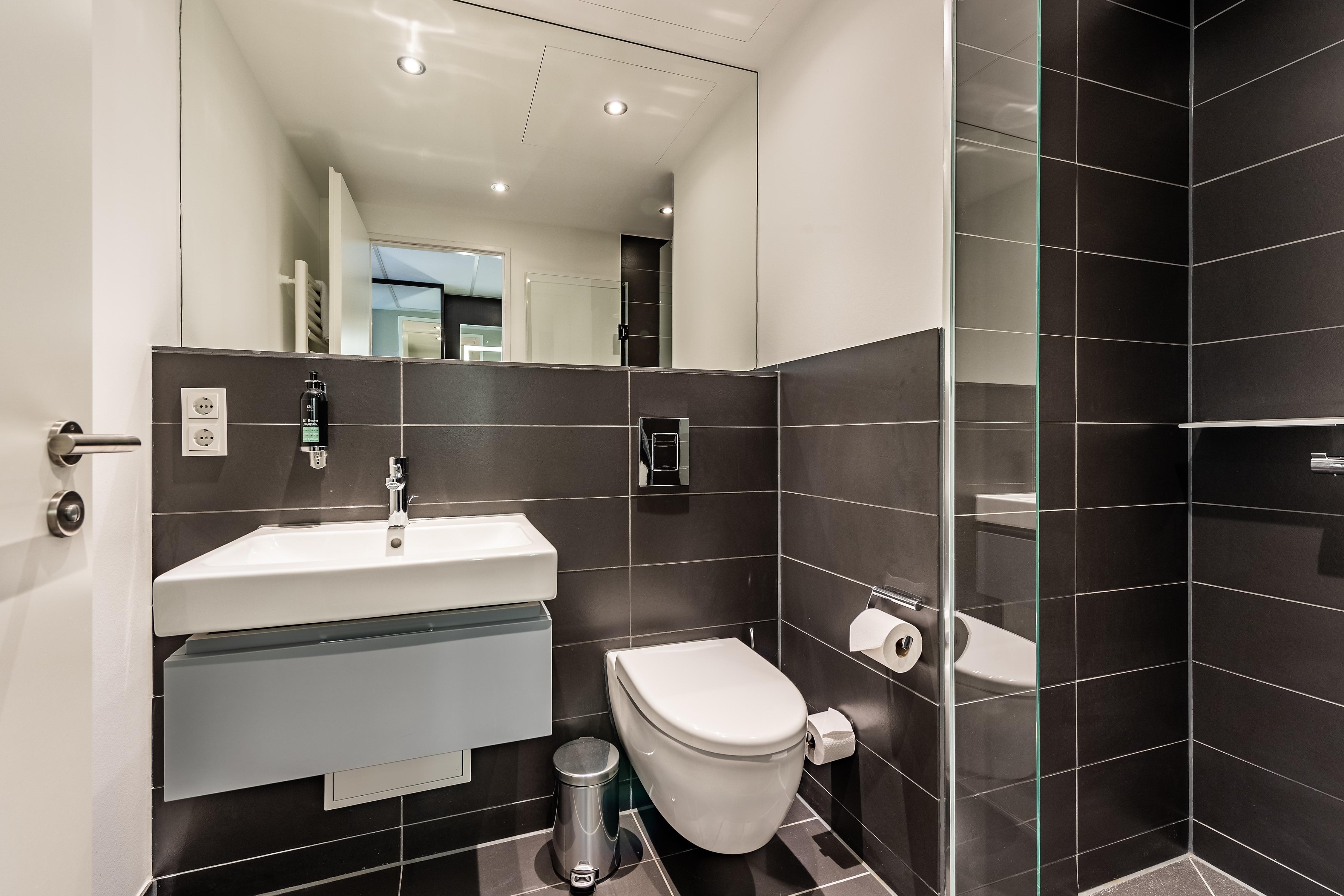 Premier Inn München City Schwabing - Tap to explore photos