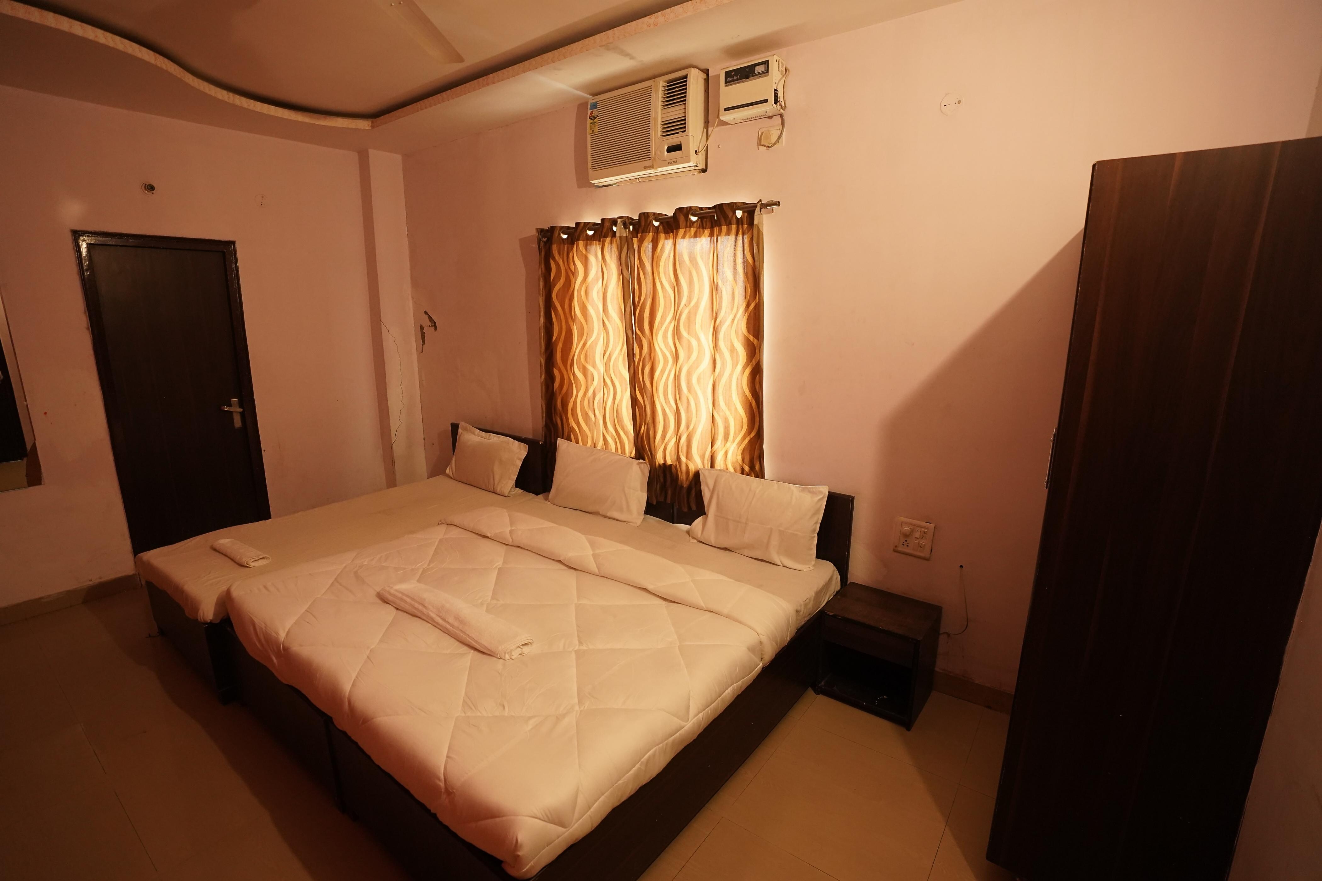 Hotel Gwala Guest House By WB Inn - Tap to explore photos