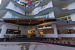 Magpie Libing Grand at MG Marg, Mechi