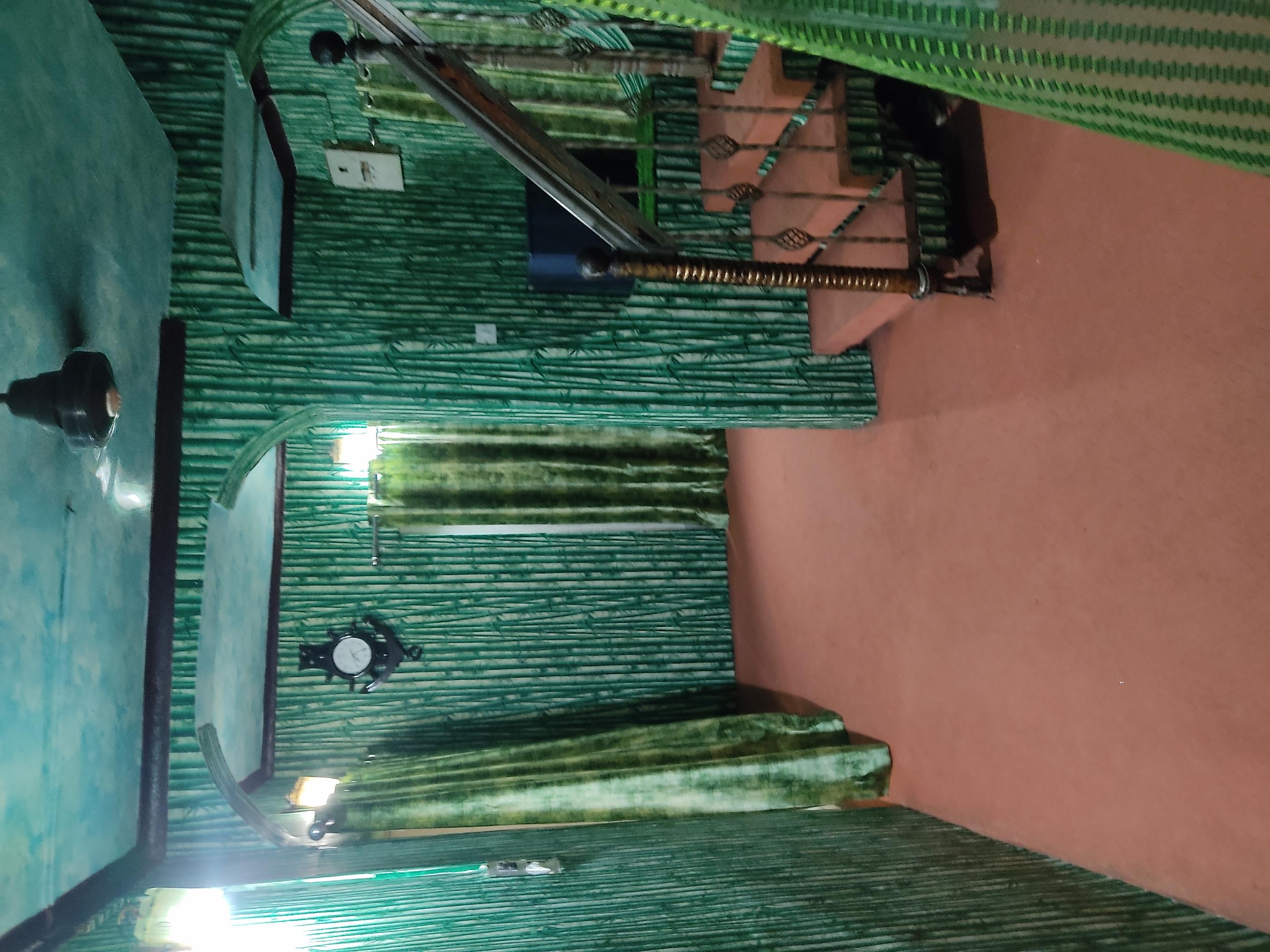 Close to Dal Lake || 2BR in a residential home - Tap to explore photos