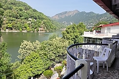 Hotel Elphinstone@Mall Road, Nainital