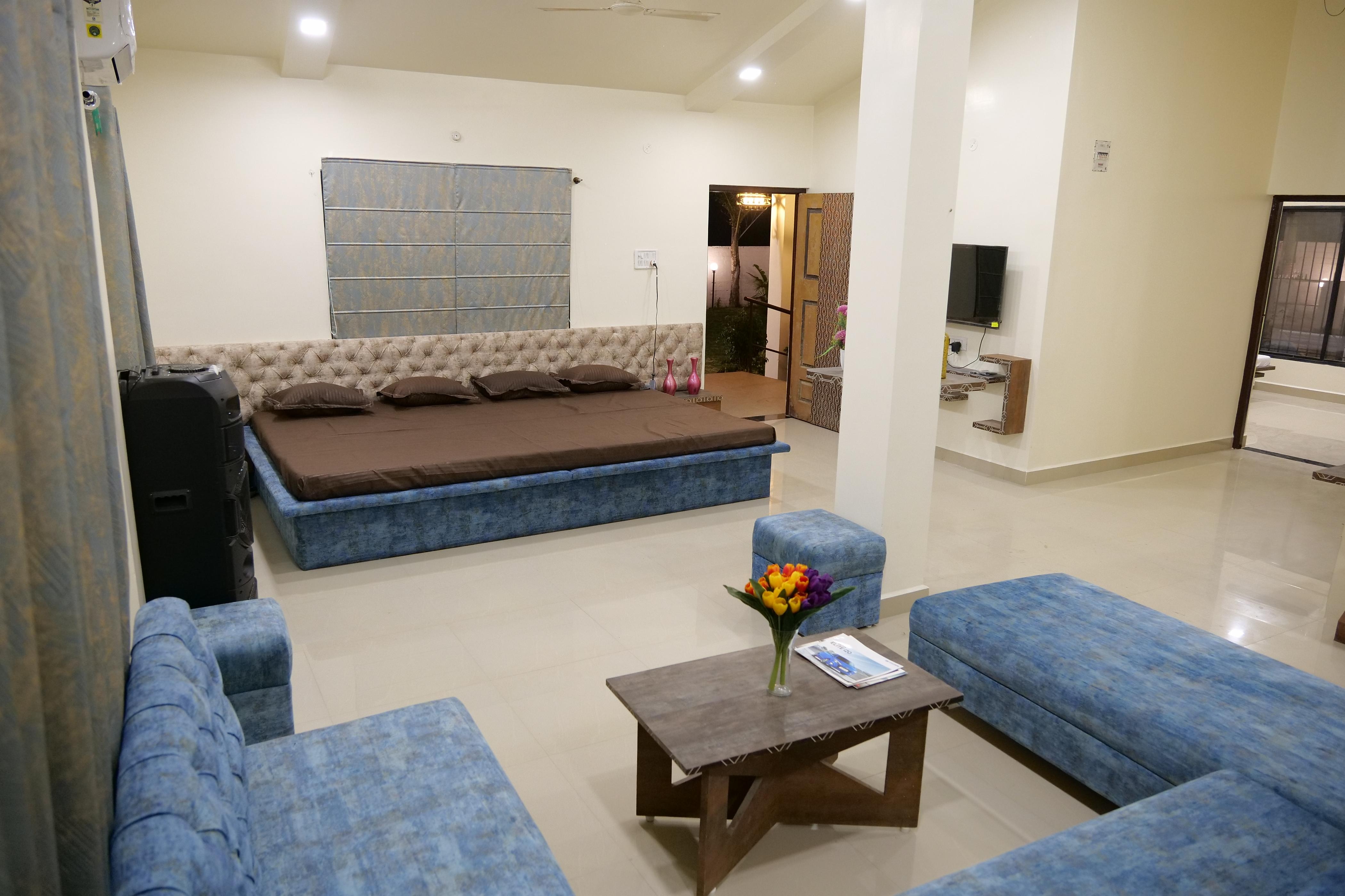 THE BIG CHILL HOUSE - Hawaii - Nagpur - Tap to explore photos