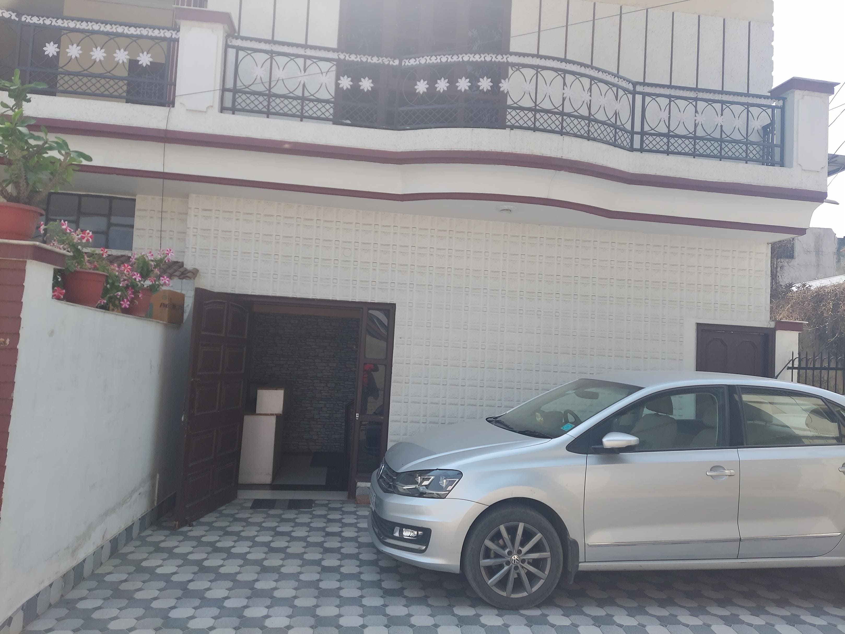 Shri Hari Home Stay - Tap to explore photos