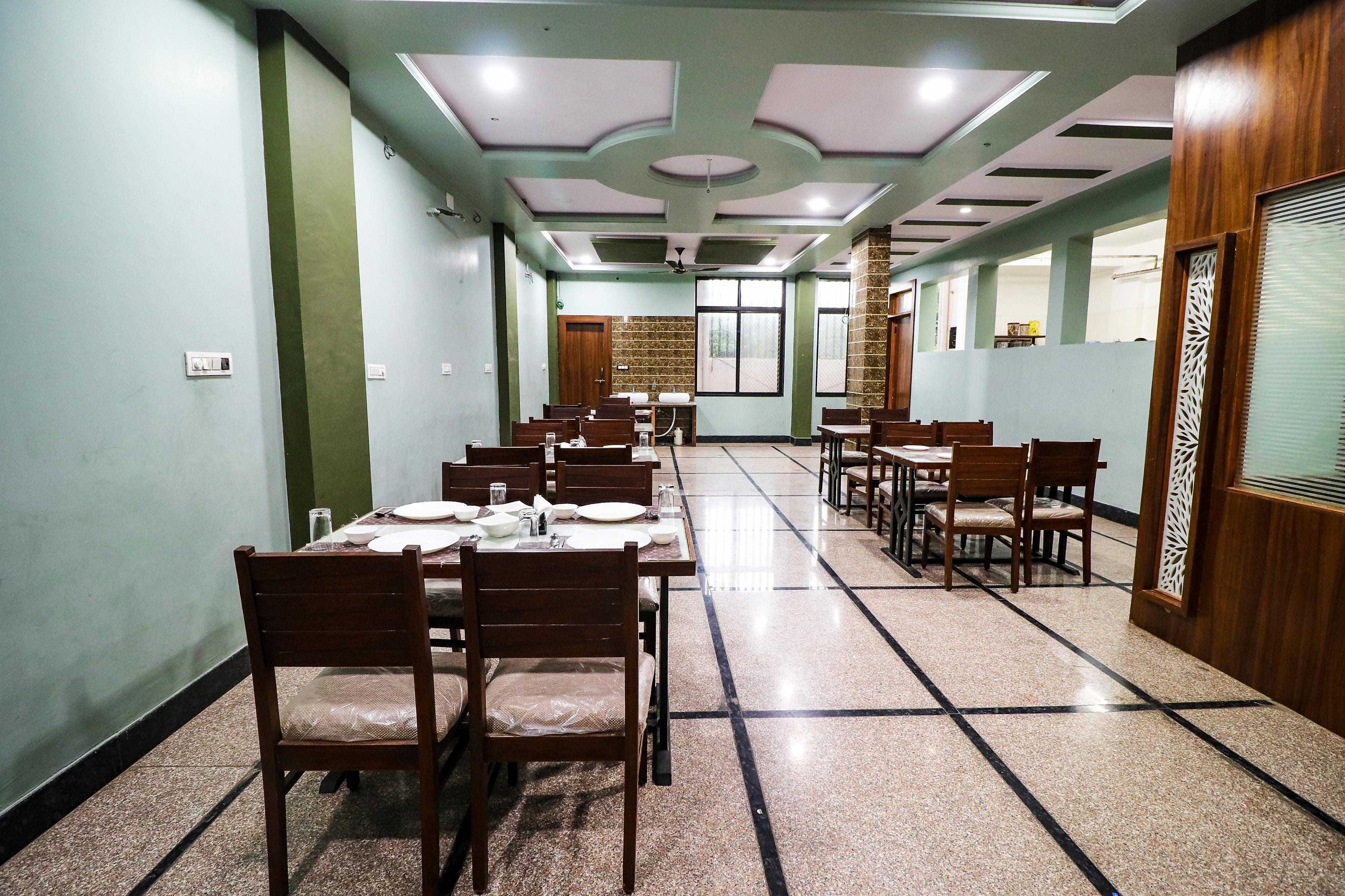 Hotel Laakhan and Restaurant