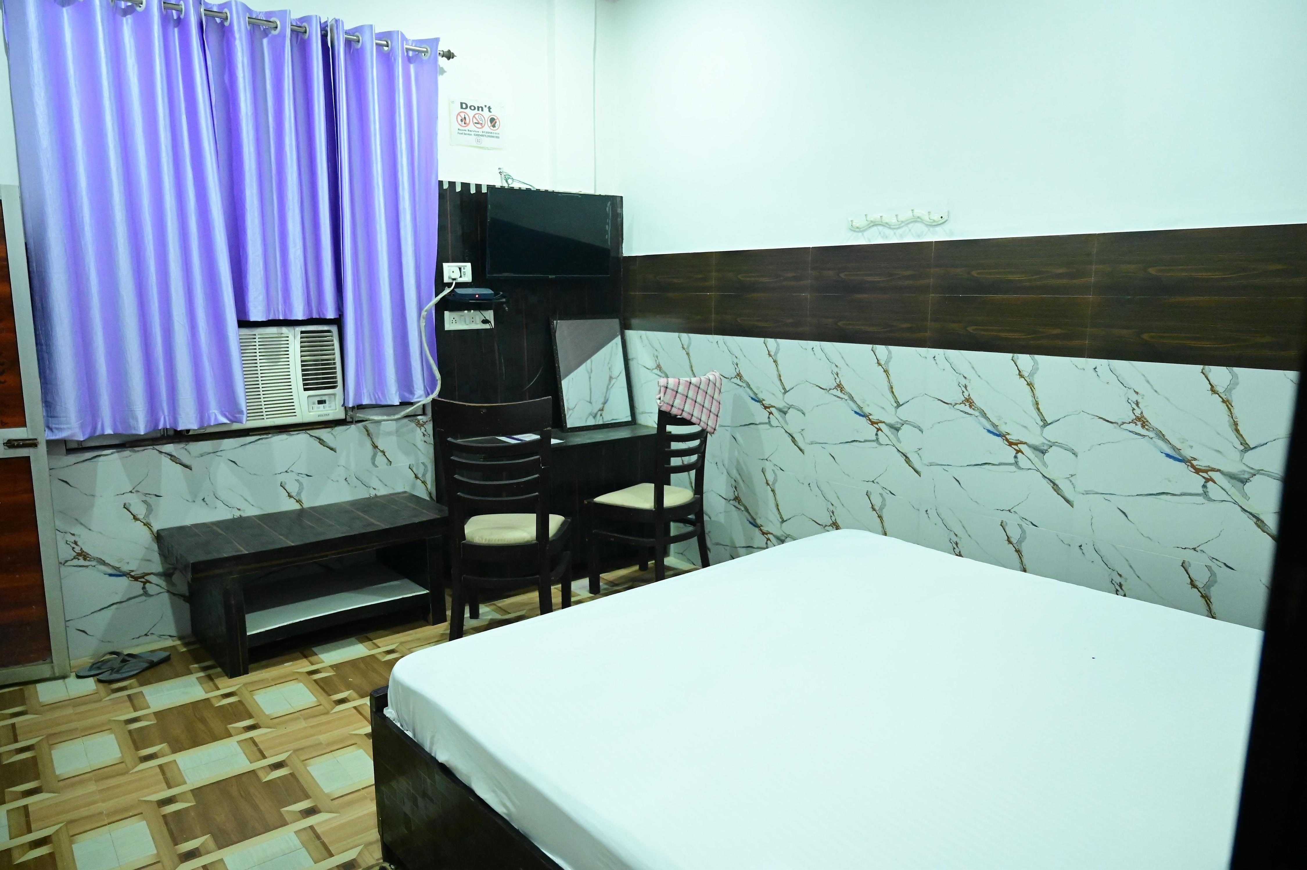 Hotel Jeewan Sathi Lawn - Tap to explore photos