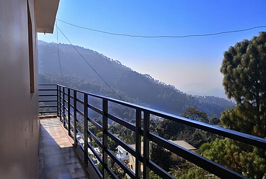 Green Pine Homestay | Rooms & Restaurant