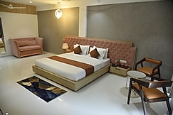 Hotel midtown by kalaguru hospitality, Dhule