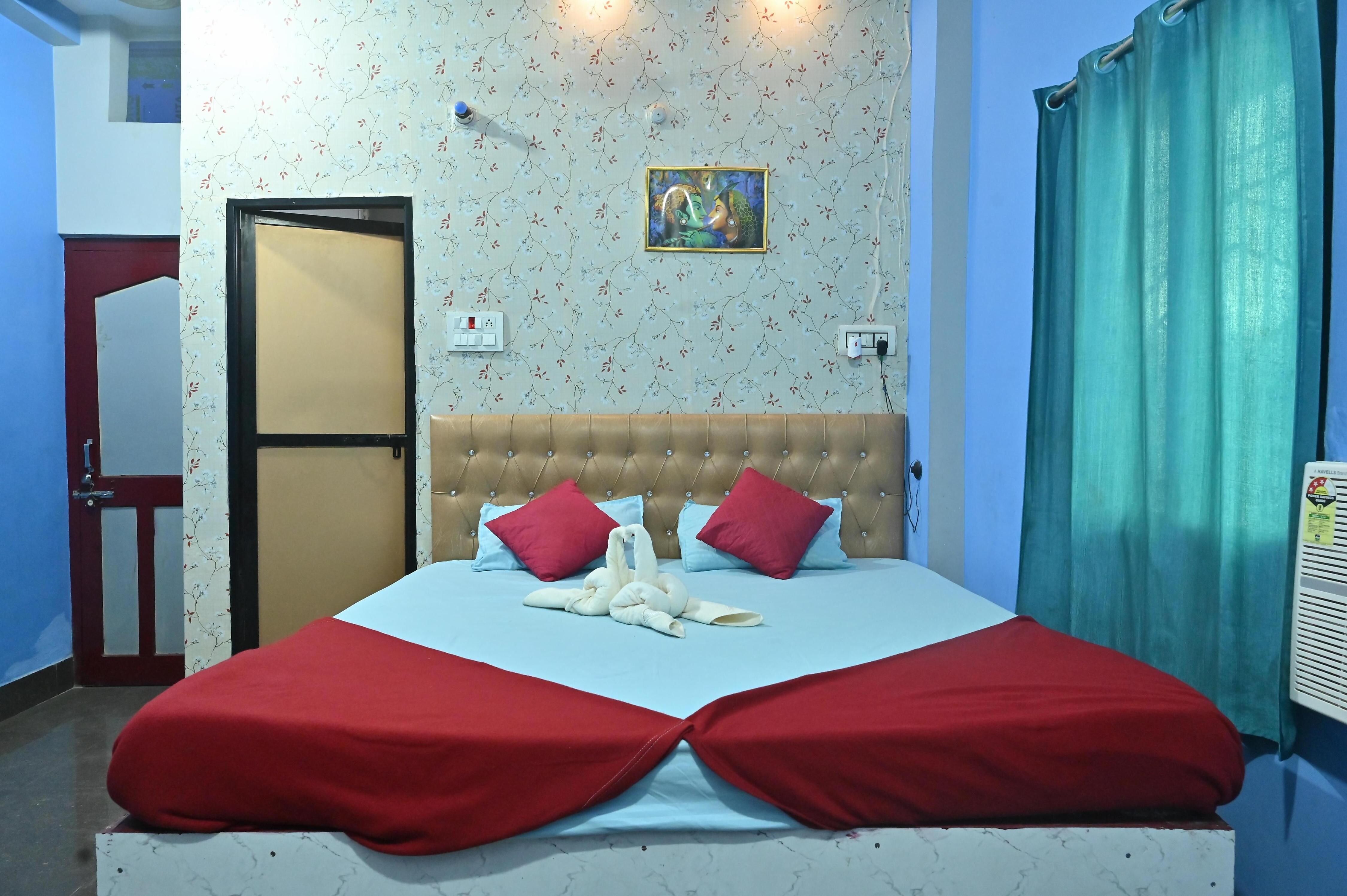 Hotel Durga Palace - Tap to explore photos