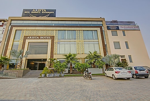 Treebo Premium Arista
