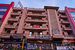 Hotel Haveli Palace Ghaziabad 10-minute from Vaishali Metro Station., Ghaziabad