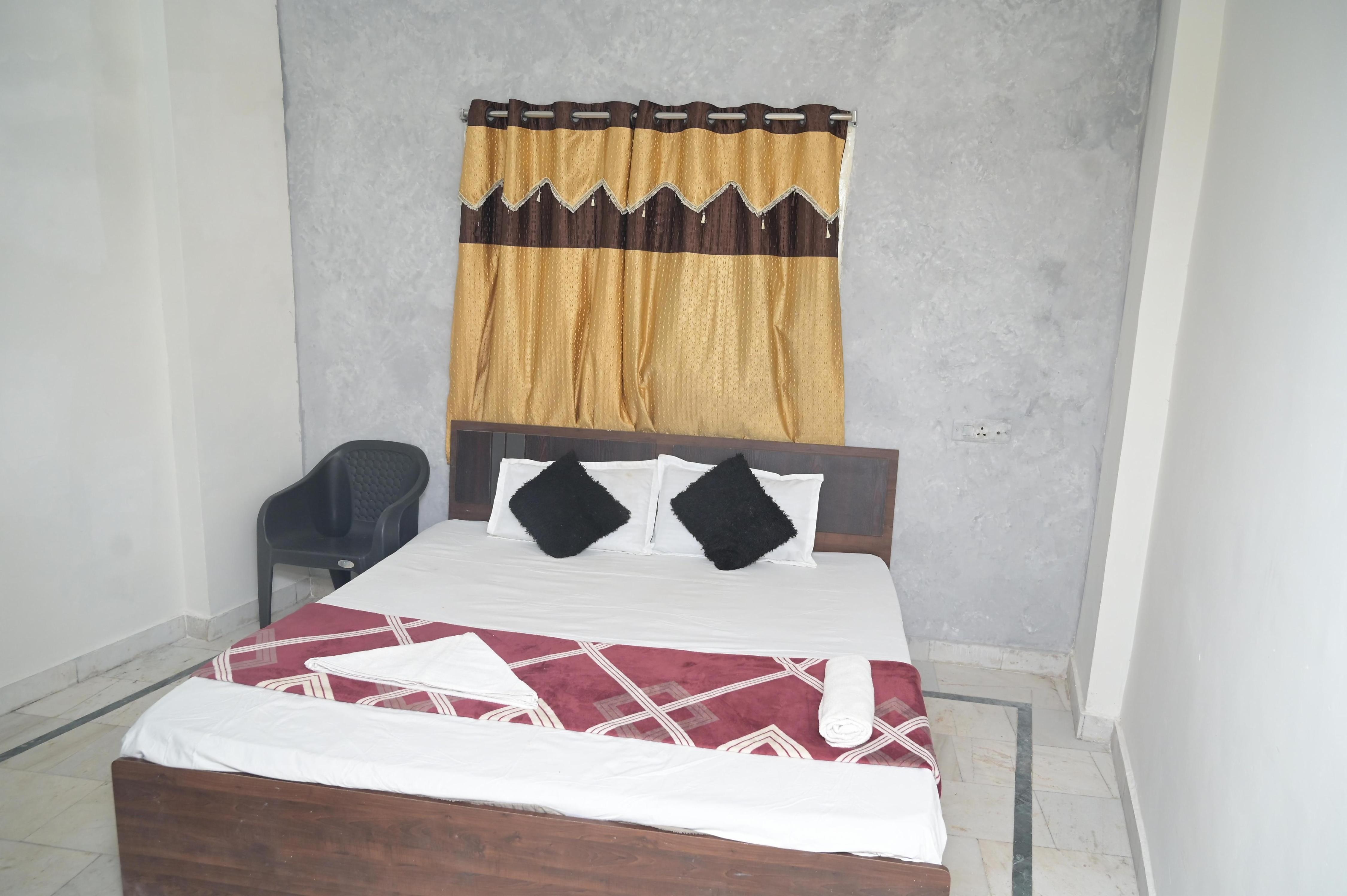 RK HOTEL ROOMS - Tap to explore photos