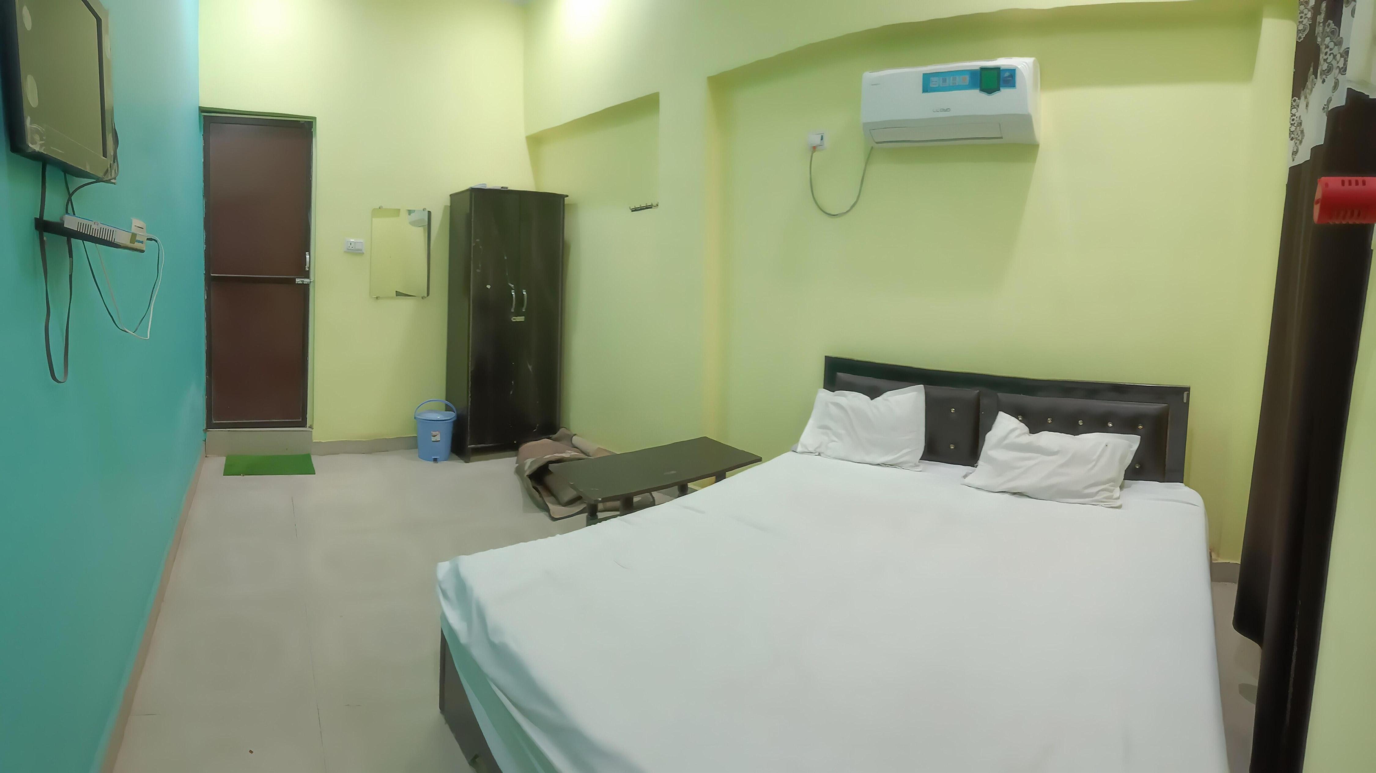 Shri Beni Madhav Hotel - Tap to explore photos