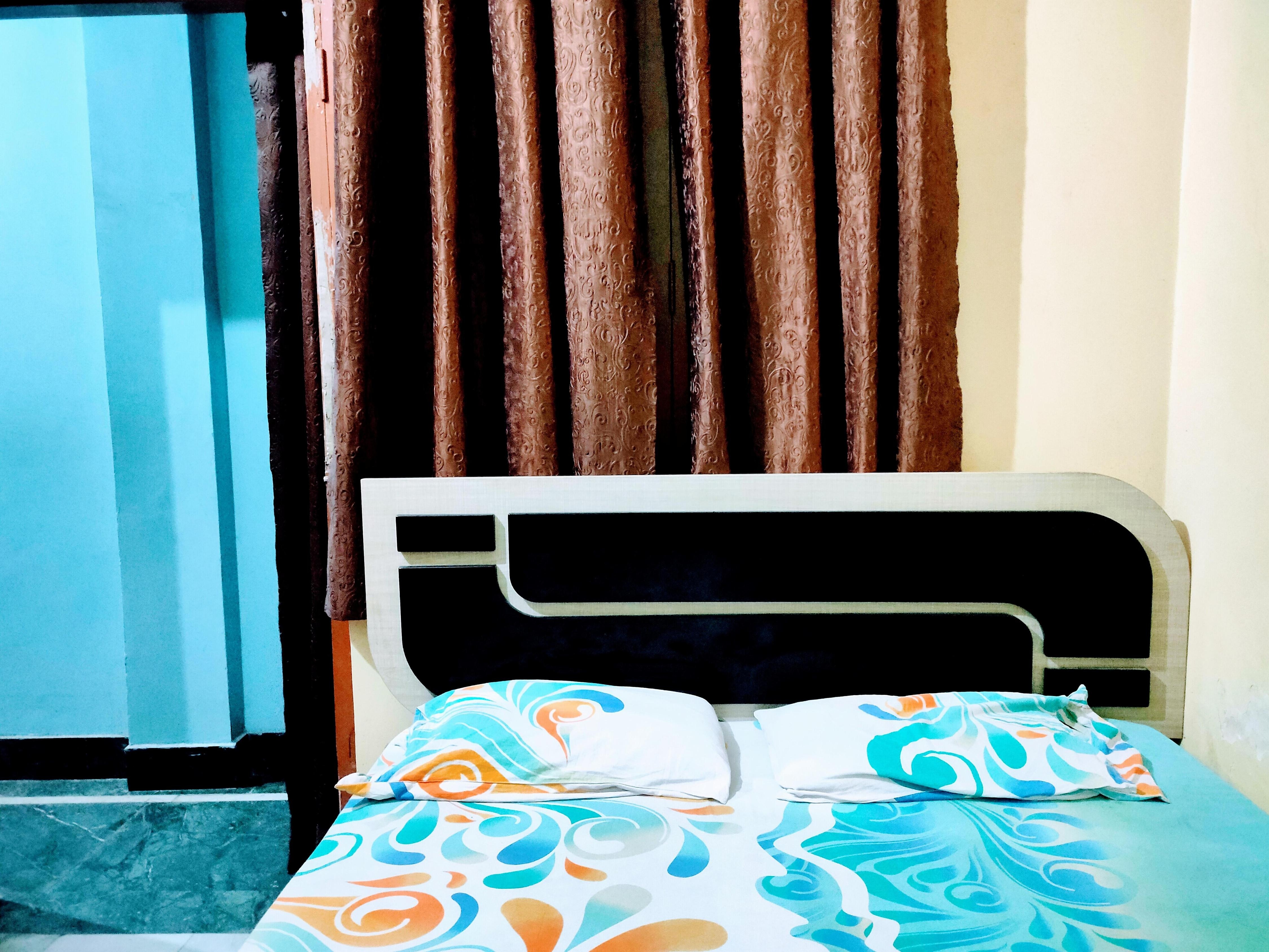 Priti Guest House By WB Inn - Tap to explore photos
