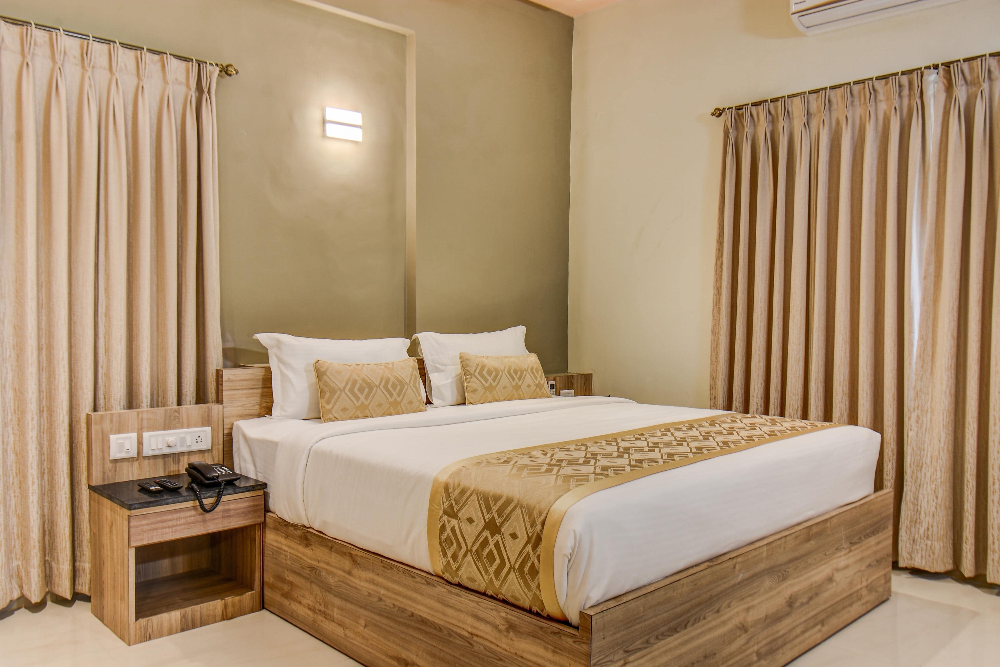 Deluxe Room 1