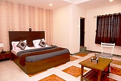 J J Lodging, Kolhapur
