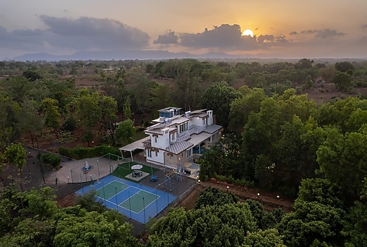 SaffronStays Casa De Familia