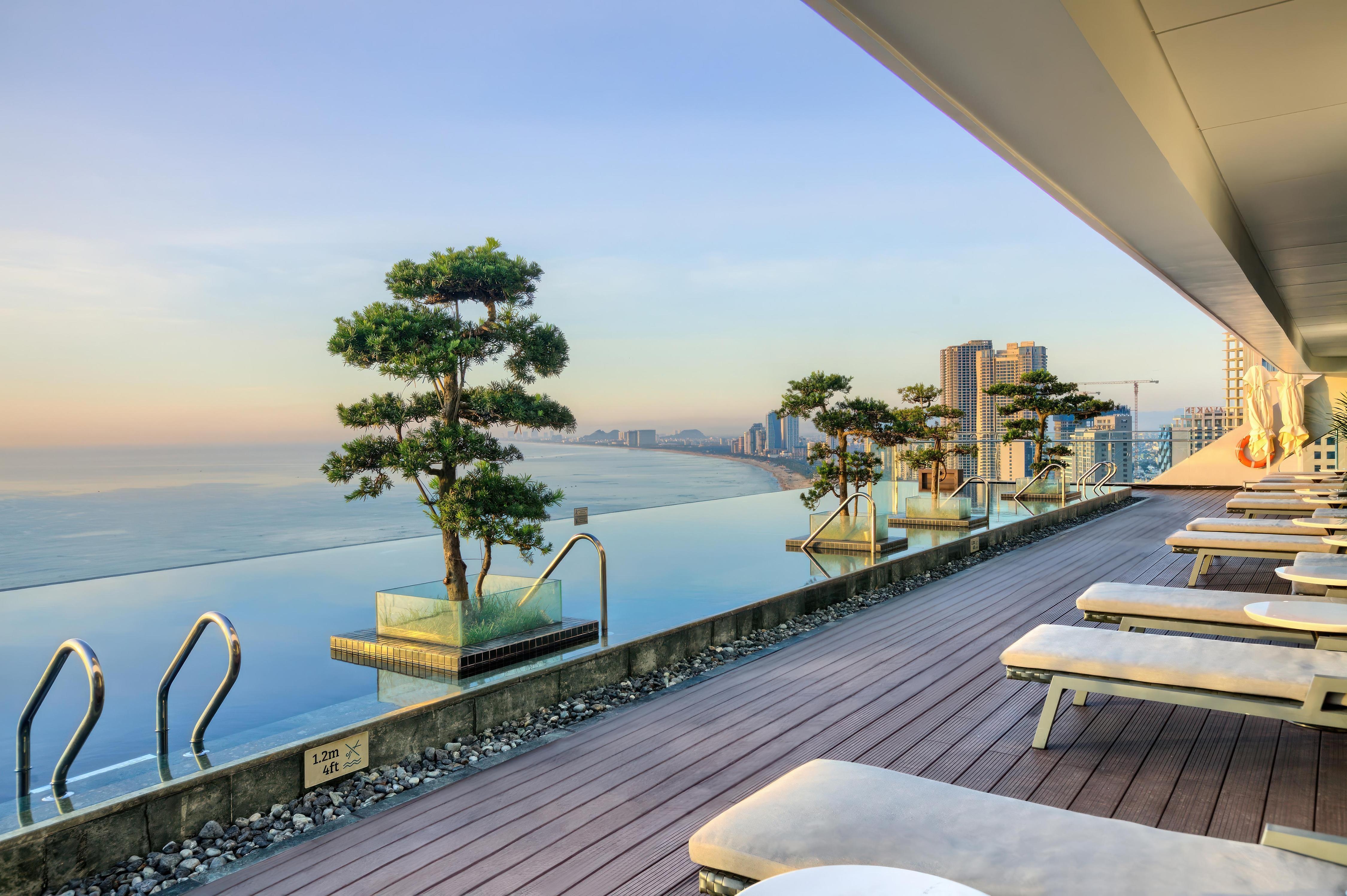 Hilton Garden Inn Da Nang - Tap to explore photos