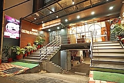 Hotel Ekta International