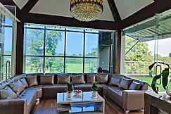 Hotel Saanjaa, Manas