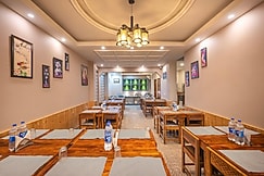 Hotel Saytam Grand, Shimla