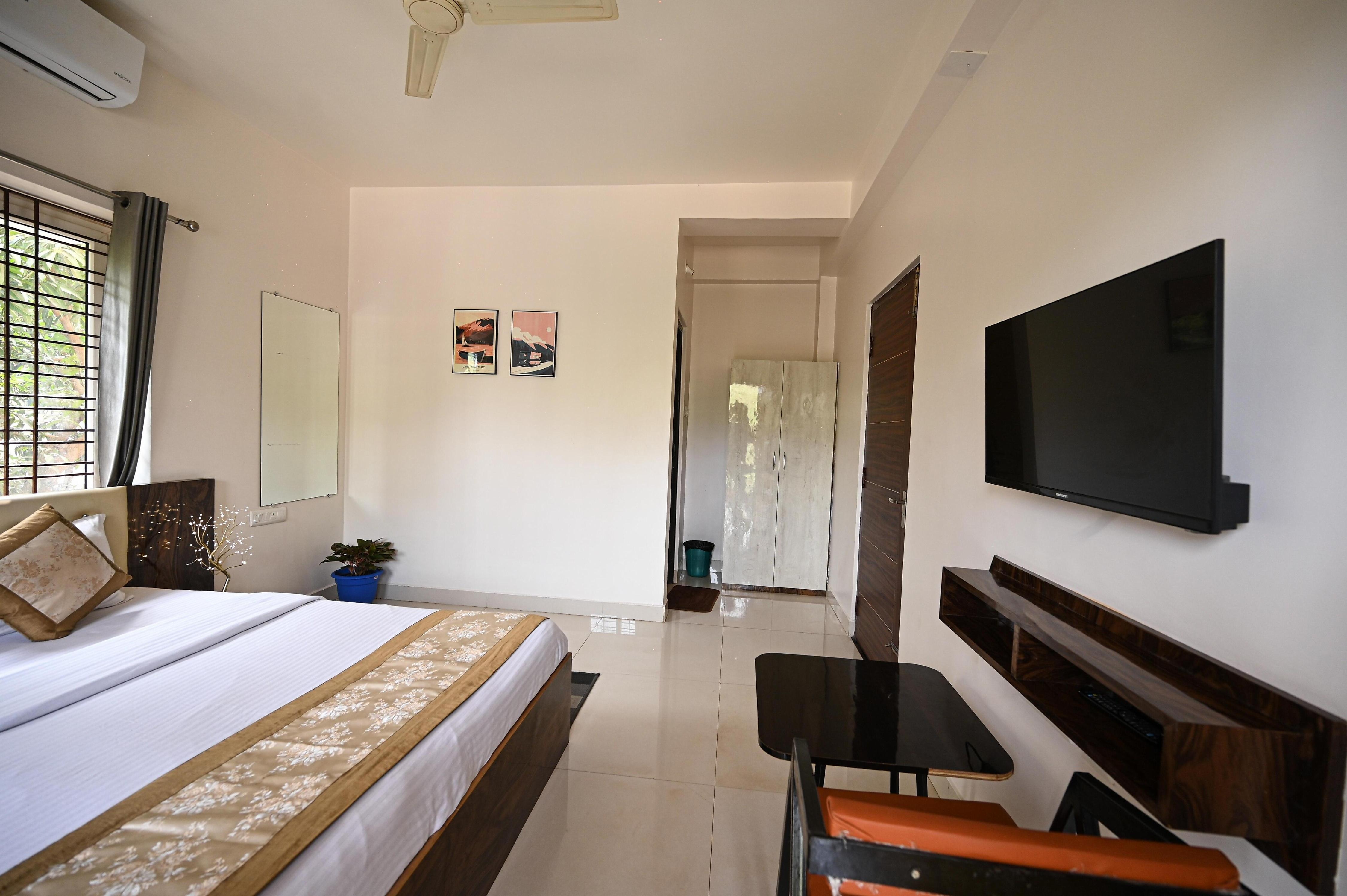 Clover Villa Hotels - Tap to explore photos