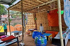 Hobbit House Hostel, Chamba