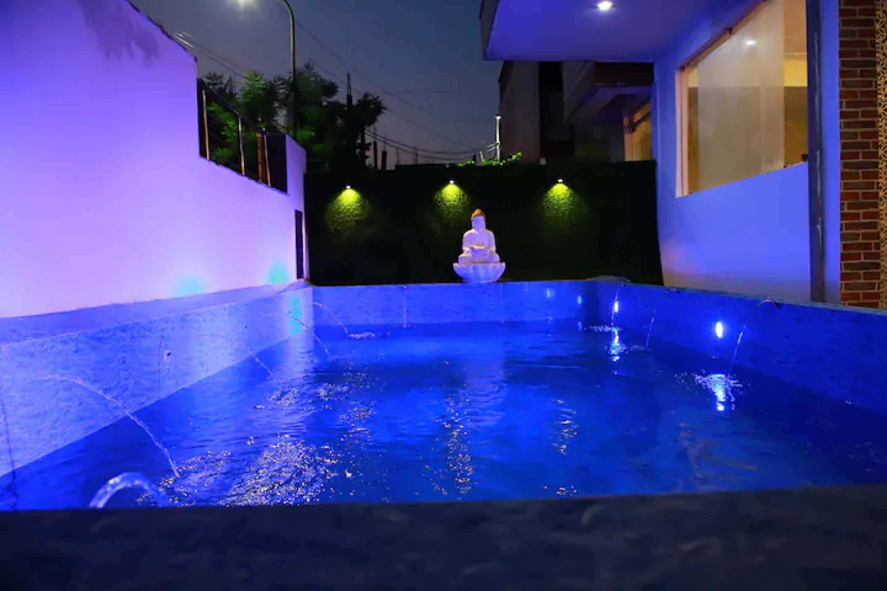 Summer House with Swimming Pool - Tap to explore photos