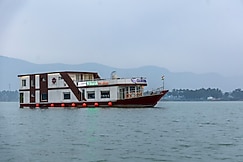 GARUDA - Luxury Houseboat, Chilika Lake