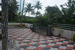 The Grand White House, Thekkady