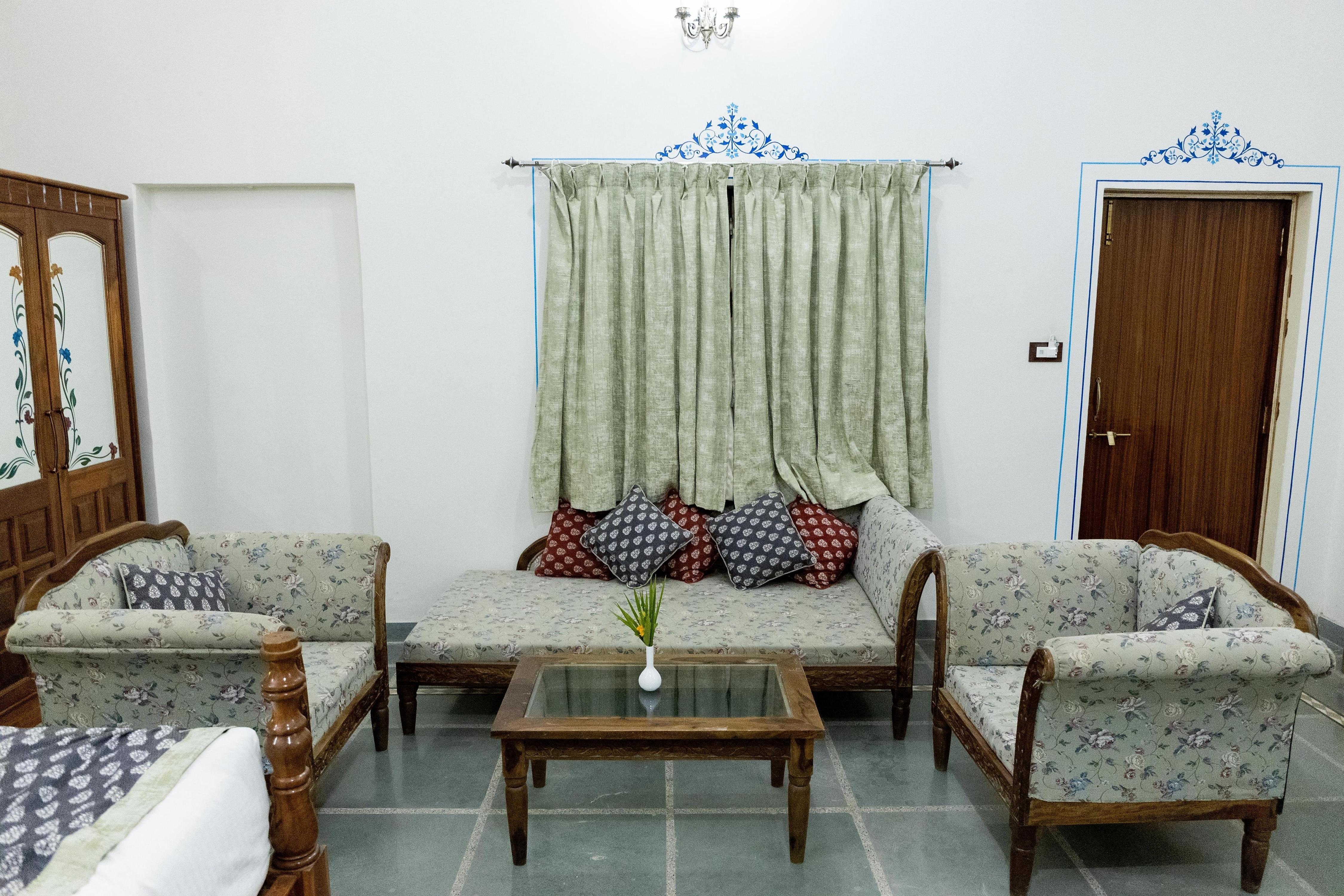 Jai Niwas Palace & Resort Kumbhalgarh - Tap to explore photos