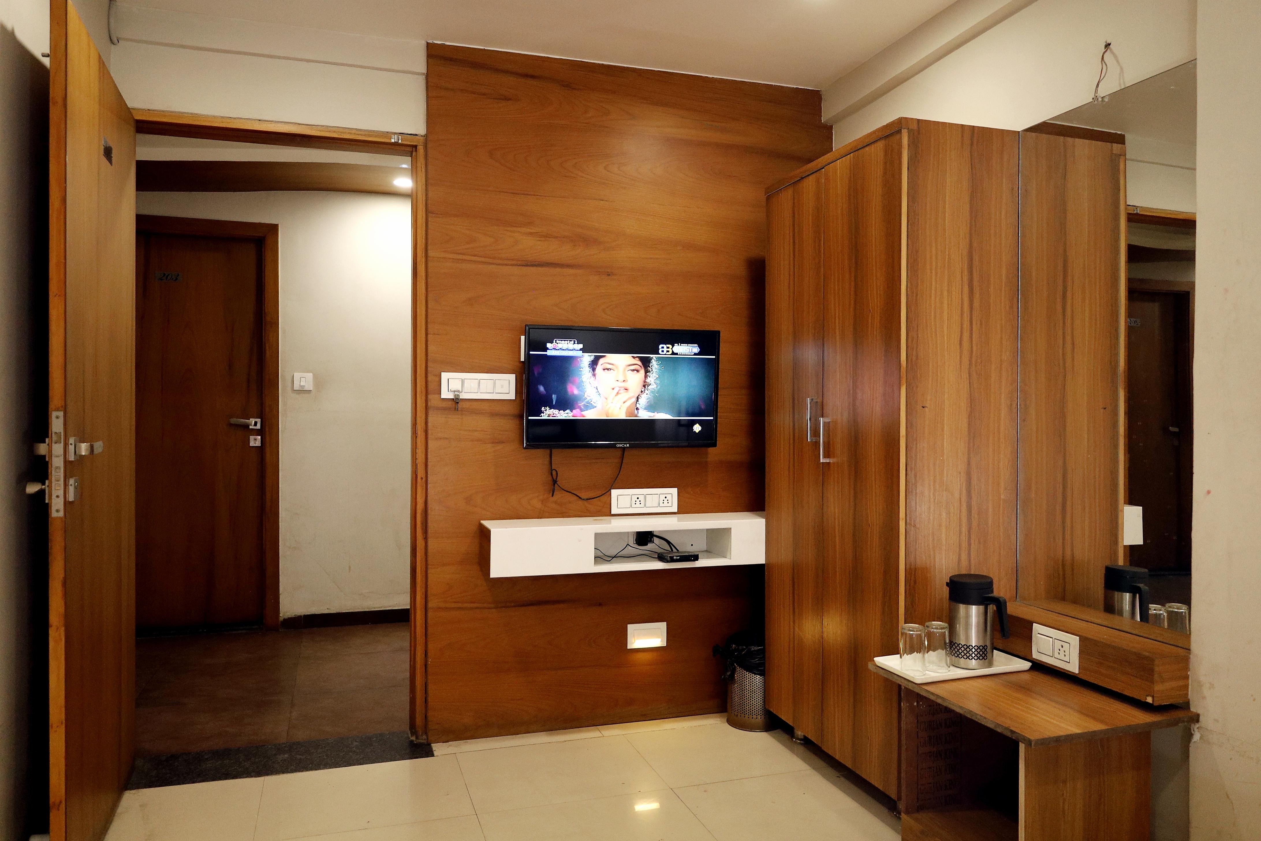 Hotel Madhav Villa - Tap to explore photos