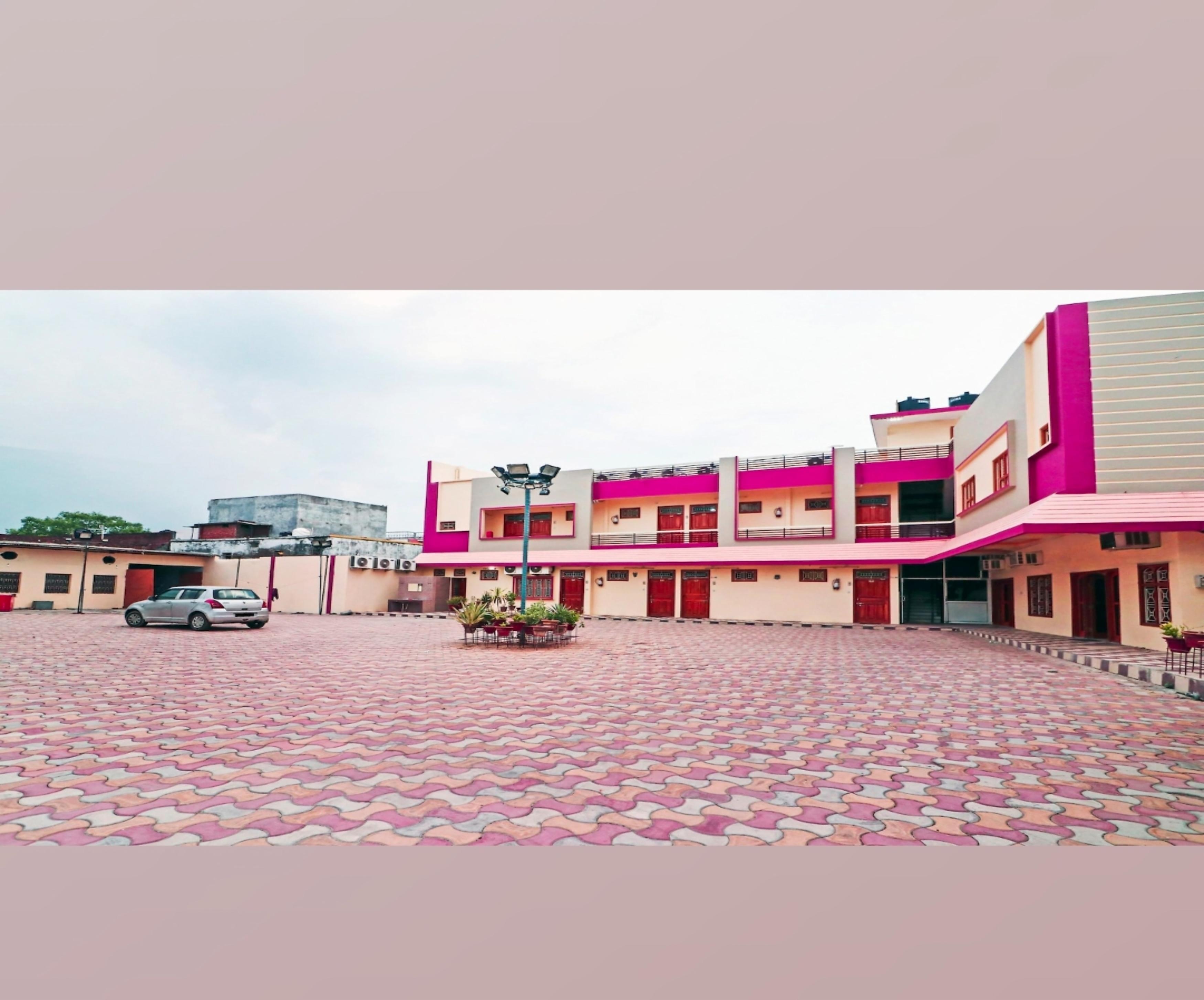 CHAIT DEEP PALACE - Tap to explore photos