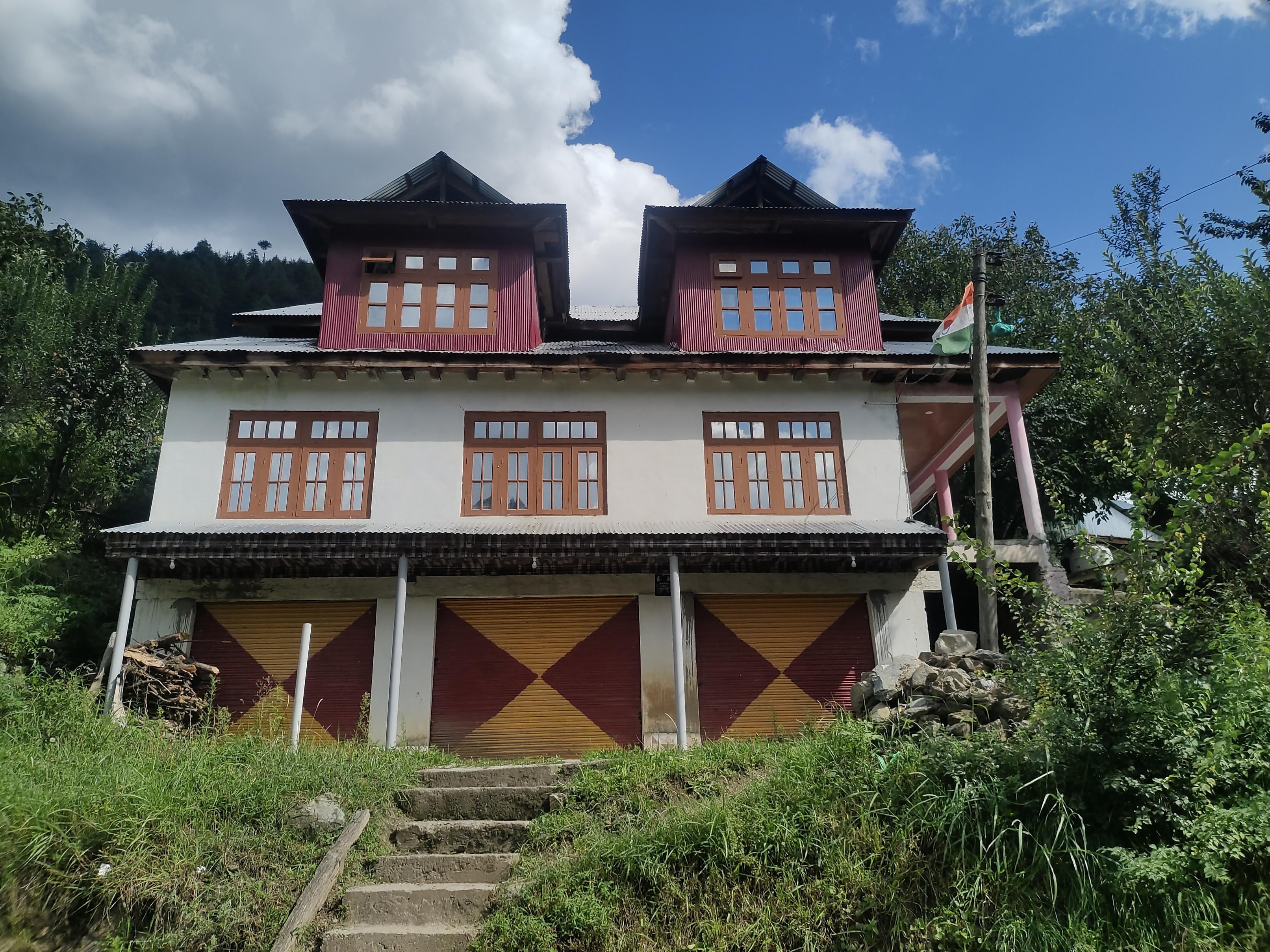 Karanjeet Homestays - Tap to explore photos