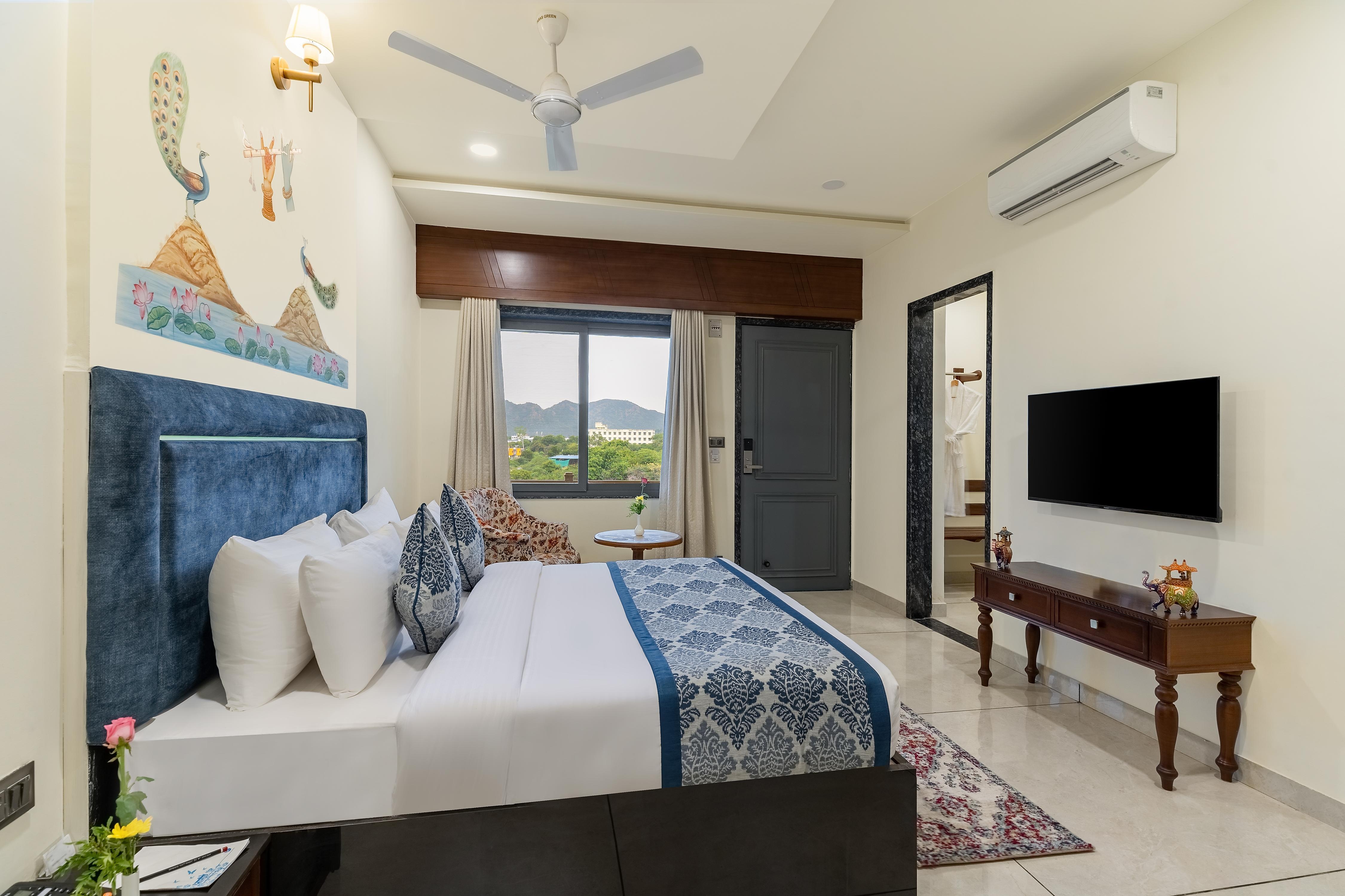 Traavista Aravali Mahal-Luxury Lake View Heritage Resort - Tap to explore photos